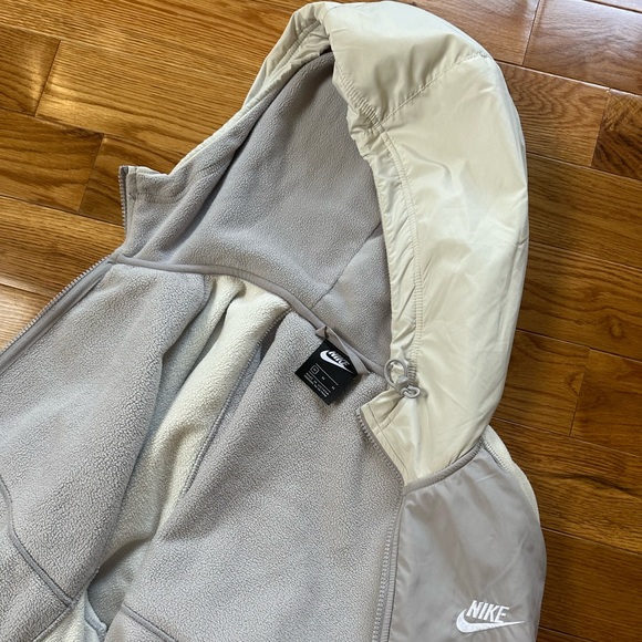 Nike zip up hoodie, size M - Picture 5 of 6